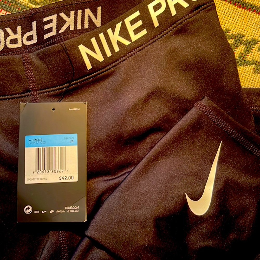 Nike Pro women’s compression 3/4 leggings. Black. Never worn.